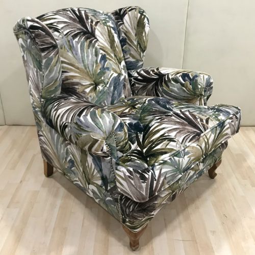 Sillón tapizado motivos florales