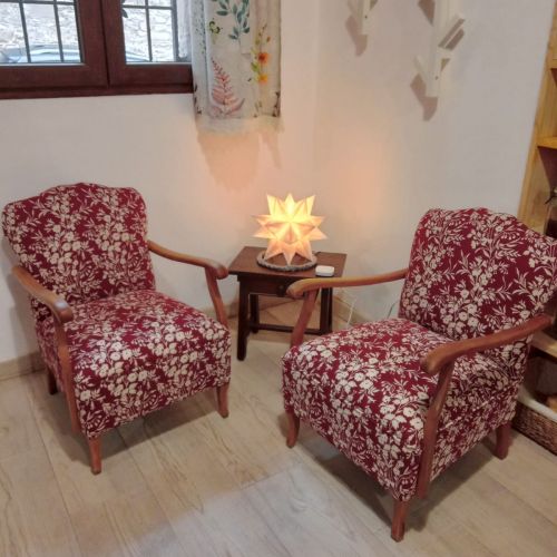 Conjunto de sillas tapizado rojo y blanco